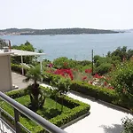 Melina Pool View アルゴストリオン